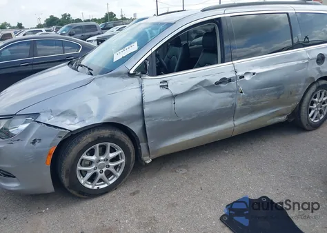 2020 Chrysler Voyager Lxi из США, поврежденный, VIN 2C4RC1DG7LR261048